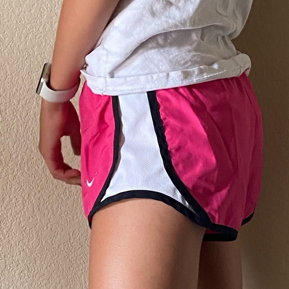 Pink woman’s Nike shorts - Picture 2 of 3